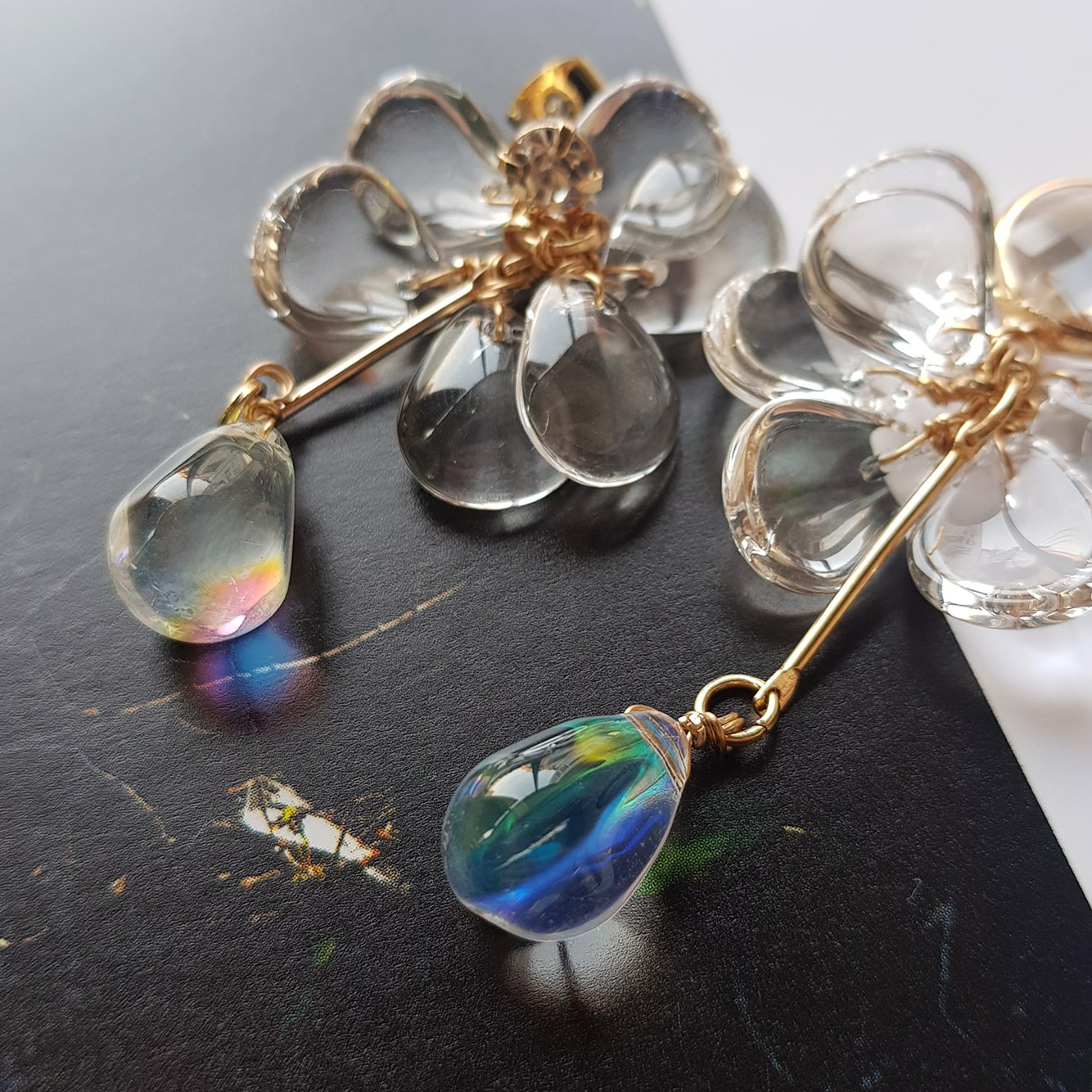 <b><p>Whistle Glass Unknown Drop Earrings Feme</p></b><b><p>ホイッスル グラス オンバル ドロップイヤリング フェミニンが 感性ムード シックな</p></b><br /><br /><p align='center'>