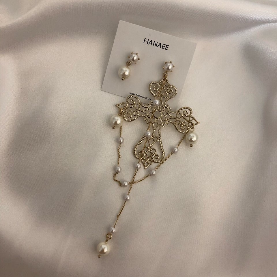 <b><p>Piña Big size Cross Pearl ring fianaee Allergy</p></b><b><p>ピアはい ビッグサイズ 十字 真珠 イヤリング フィアナリー 無アレルギー 大きな</p></b><br /><br /><p align='center'>