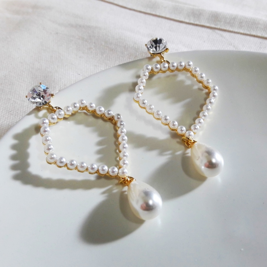 <b><p>Pearl Drop ring Date look Paisley Nice to</p></b><b><p>真珠 ドロップ イヤリング デートルック パチルク おしゃれ良い エッジのある 一つだけで説得力の</p></b><br /><br /><p align='center'>