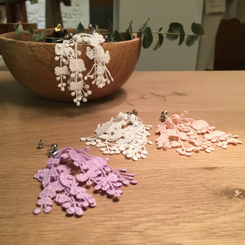 <b><p>You Girl race Drop Earrings 4color ea mantic</p></b><b><p>ユアガール レース ドロップイヤリング 4色 ロマンチック 女性 コーディネート</p></b><br /><br /><p align='center'>