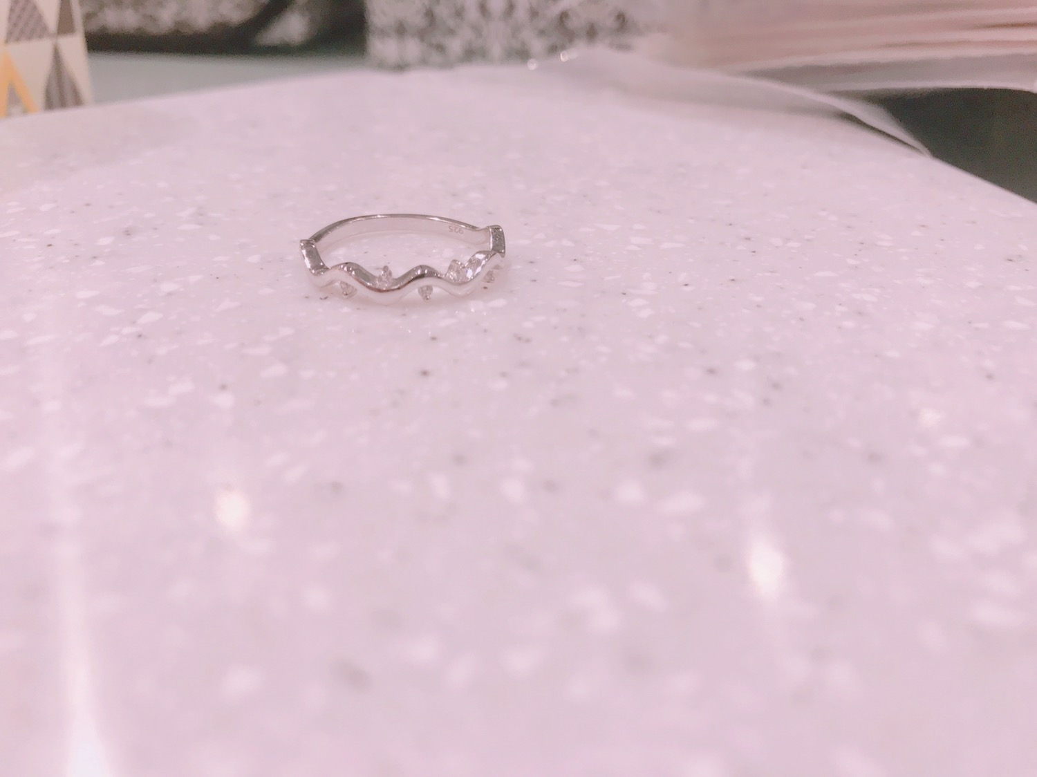 <b><p>물결링_CT ASRS5B018R Girl coordination Everyday</p></b><b><p>水晶リング_CT ASRS5B018R 女性コーディネート 日常のファッション 春</p></b><br /><br /><p align='center'>