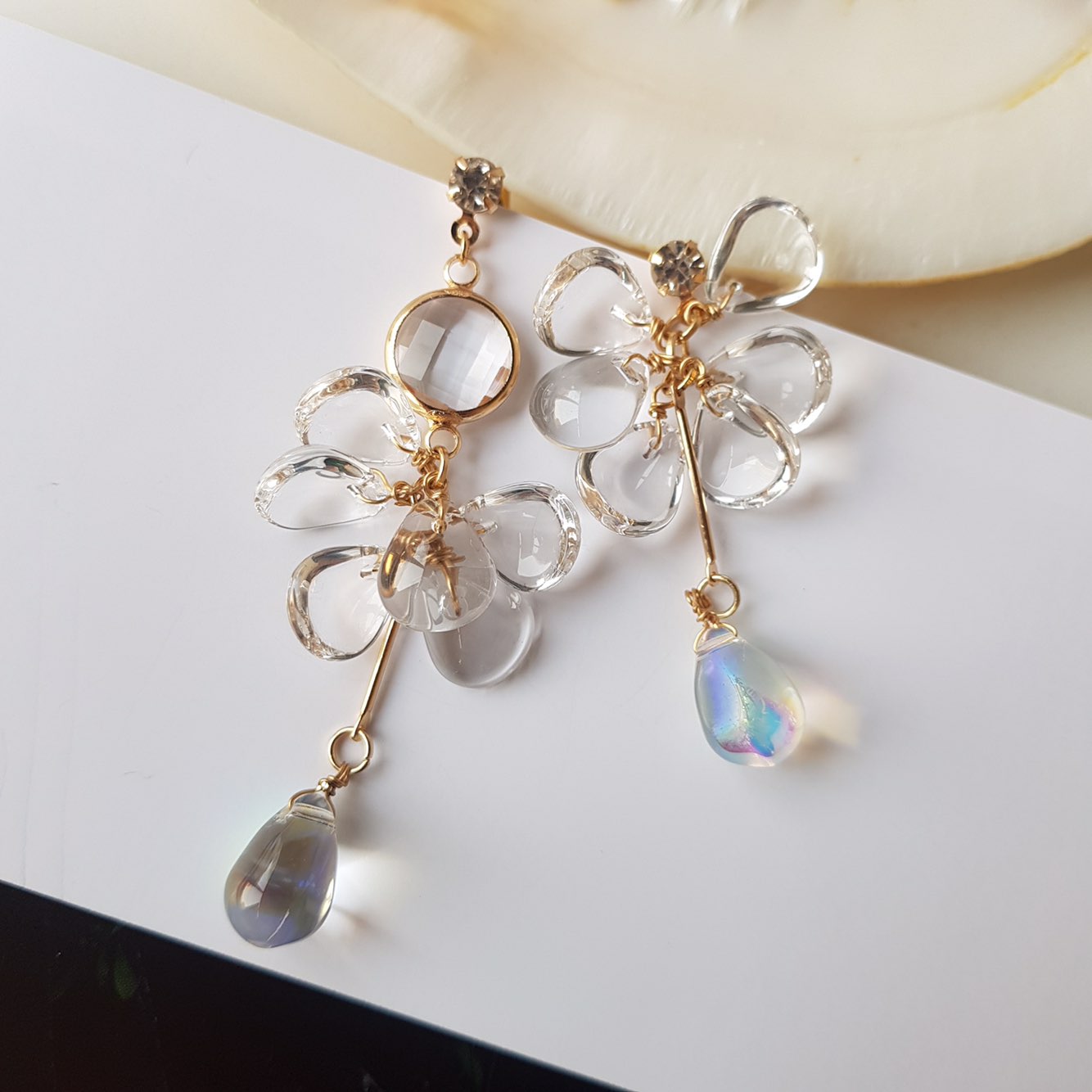 <b><p>Whistle Glass Unknown Drop Earrings Feme</p></b><b><p>ホイッスル グラス オンバル ドロップイヤリング フェミニンが 感性ムード シックな</p></b><br /><br /><p align='center'>