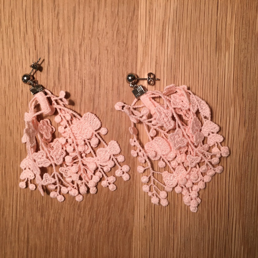 <b><p>You Girl race Drop Earrings 4color ea mantic</p></b><b><p>ユアガール レース ドロップイヤリング 4色 ロマンチック 女性 コーディネート</p></b><br /><br /><p align='center'>