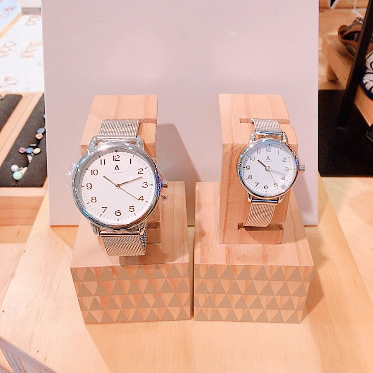 <b><p>ACCENT Monolith couple Mesh watch AAW04MSCMQ22-SI</p></b><b><p>アクセント モノリス カップル メッシュウォッチ AAW04MSCMQ22-SI</p></b><br /><br /><p align='center'>