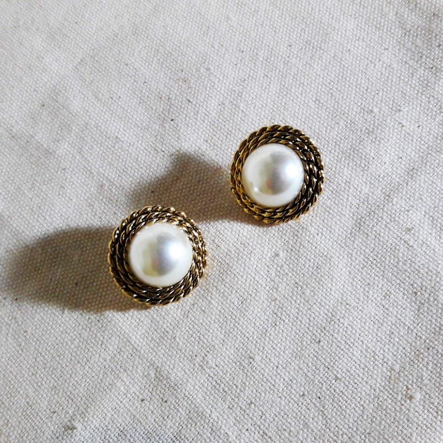 <b><p>Pearl Drop ring Date look Paisley Nice to</p></b><b><p>真珠 ドロップ イヤリング デートルック パチルク おしゃれ良い エッジのある 一つだけで説得力の</p></b><br /><br /><p align='center'>