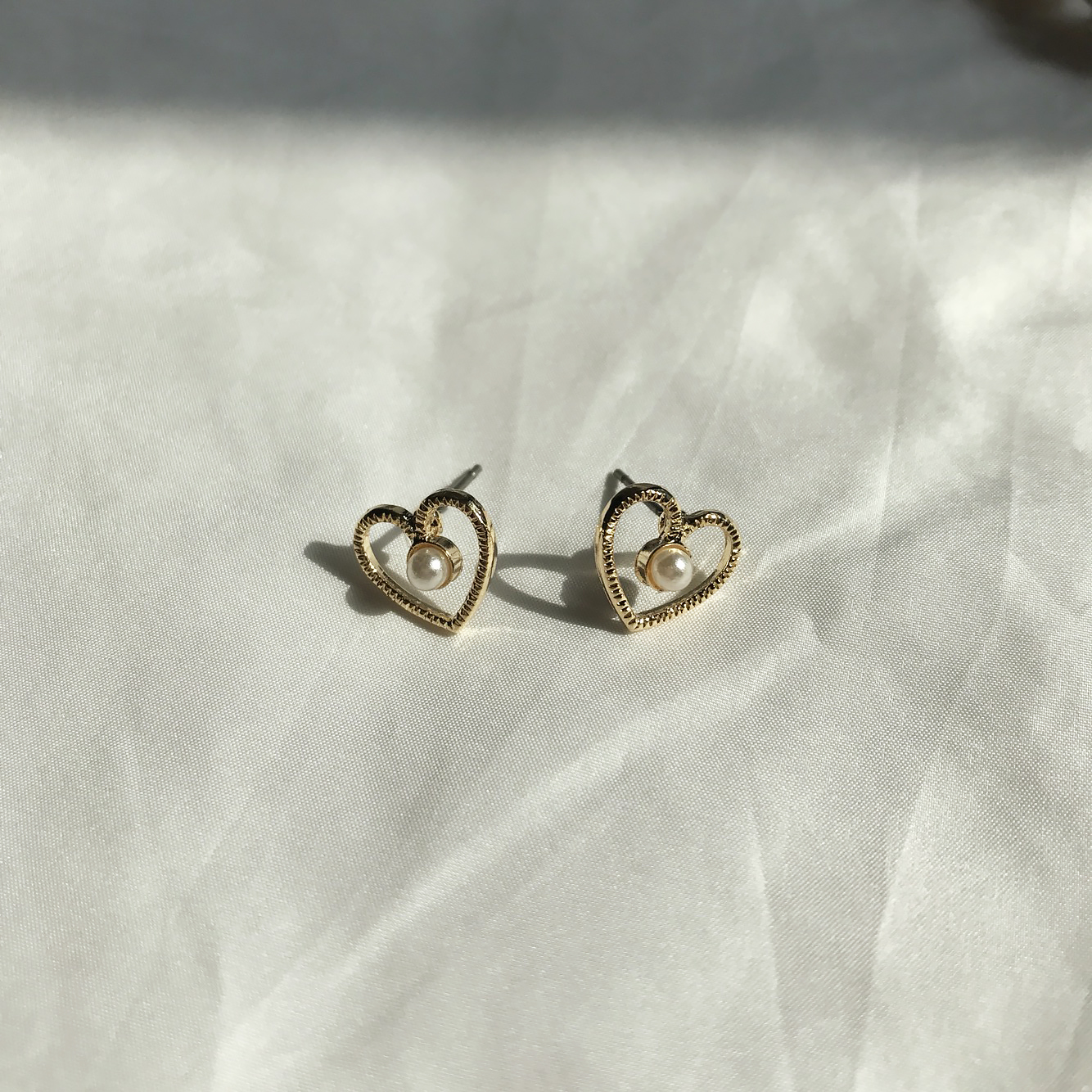 <b><p>daily small Pearl Ht Erings Titanium needle</p></b><b><p>デイリー スモール 真珠 ハートピアス チタン針 20代の女性 アンティークアクセサ</p></b><br /><br /><p align='center'>