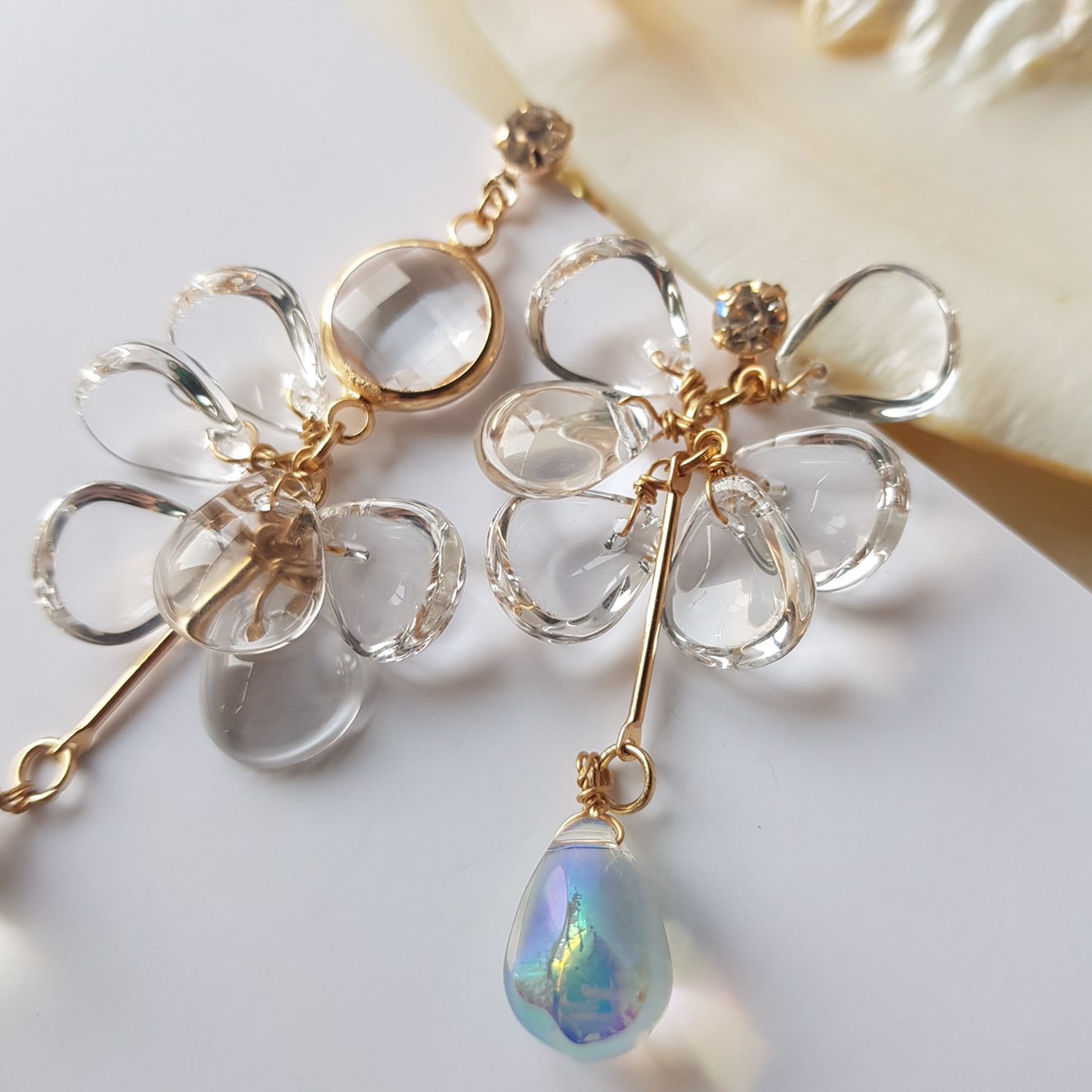 <b><p>Whistle Glass Unknown Drop Earrings Feme</p></b><b><p>ホイッスル グラス オンバル ドロップイヤリング フェミニンが 感性ムード シックな</p></b><br /><br /><p align='center'>