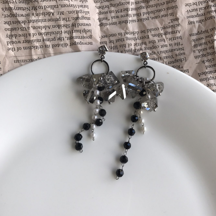 <b><p>Soy crystal Drop Earrings 3color Pot Feme</p></b><b><p>ソイ クリスタル ドロップイヤリング 3色 ポイントが フェミニンコーディネート</p></b><br /><br /><p align='center'>