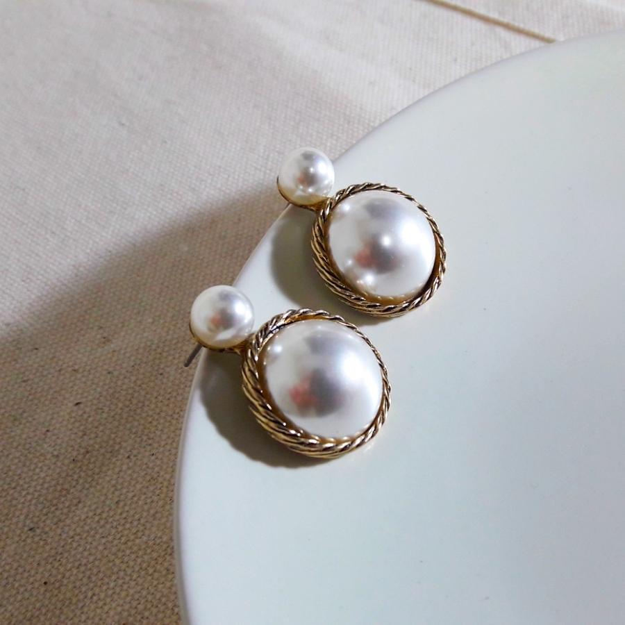 <b><p>Pearl Drop ring Date look Paisley Nice to</p></b><b><p>真珠 ドロップ イヤリング デートルック パチルク おしゃれ良い エッジのある 一つだけで説得力の</p></b><br /><br /><p align='center'>