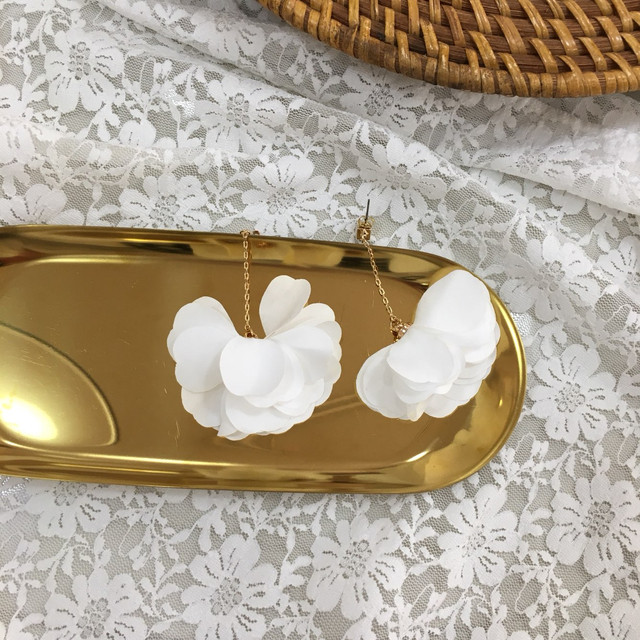 <b><p>Athi flower Drop earring Look out Chry bssom</p></b><b><p>アチ フラワー ドロップイヤリング 外出ルック お花見コーディネート ワンピース</p></b><br /><br /><p align='center'>