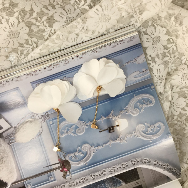 <b><p>Athi flower Drop earring Look out Chry bssom</p></b><b><p>アチ フラワー ドロップイヤリング 外出ルック お花見コーディネート ワンピース</p></b><br /><br /><p align='center'>