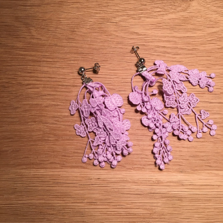 <b><p>You Girl race Drop Earrings 4color ea mantic</p></b><b><p>ユアガール レース ドロップイヤリング 4色 ロマンチック 女性 コーディネート</p></b><br /><br /><p align='center'>