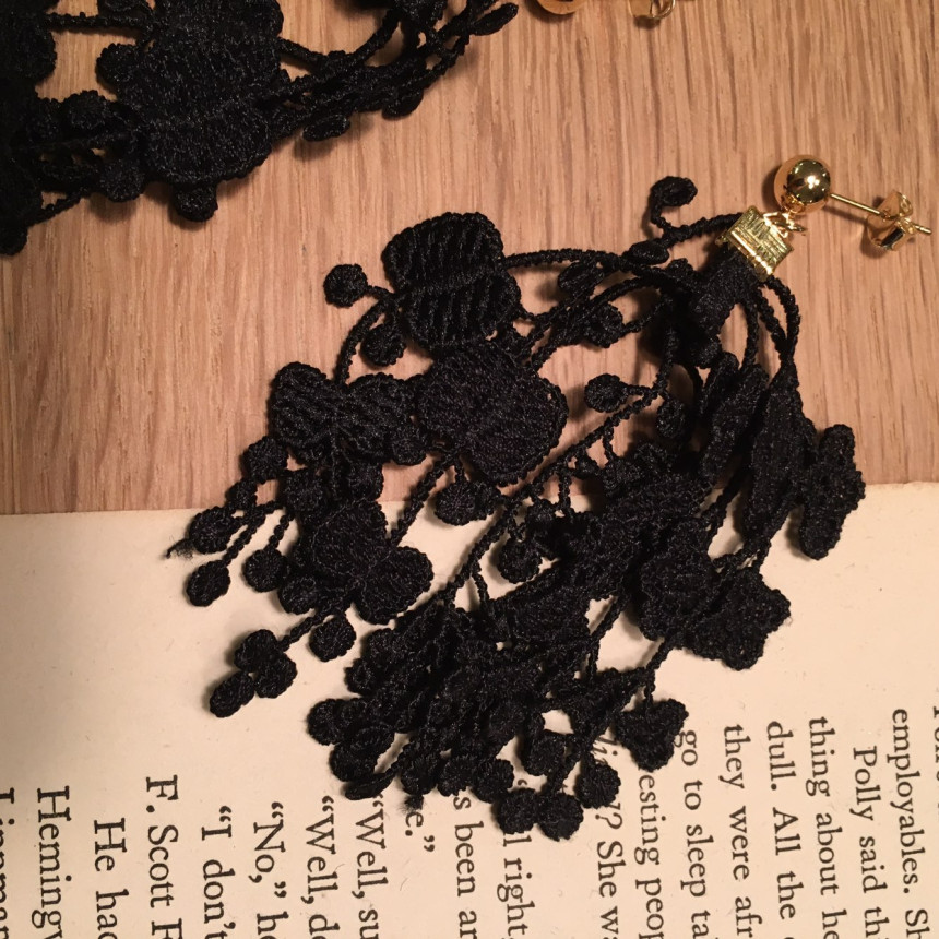 <b><p>You Girl race Drop Earrings 4color ea mantic</p></b><b><p>ユアガール レース ドロップイヤリング 4色 ロマンチック 女性 コーディネート</p></b><br /><br /><p align='center'>