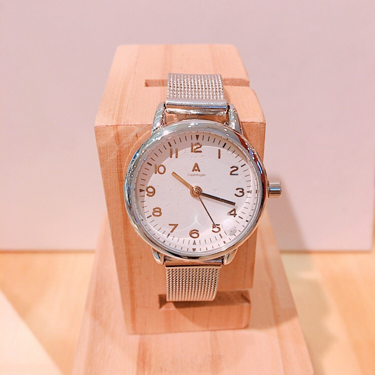 <b><p>ACCENT Monolith couple Mesh watch AAW04MSCMQ22-SI</p></b><b><p>アクセント モノリス カップル メッシュウォッチ AAW04MSCMQ22-SI</p></b><br /><br /><p align='center'>