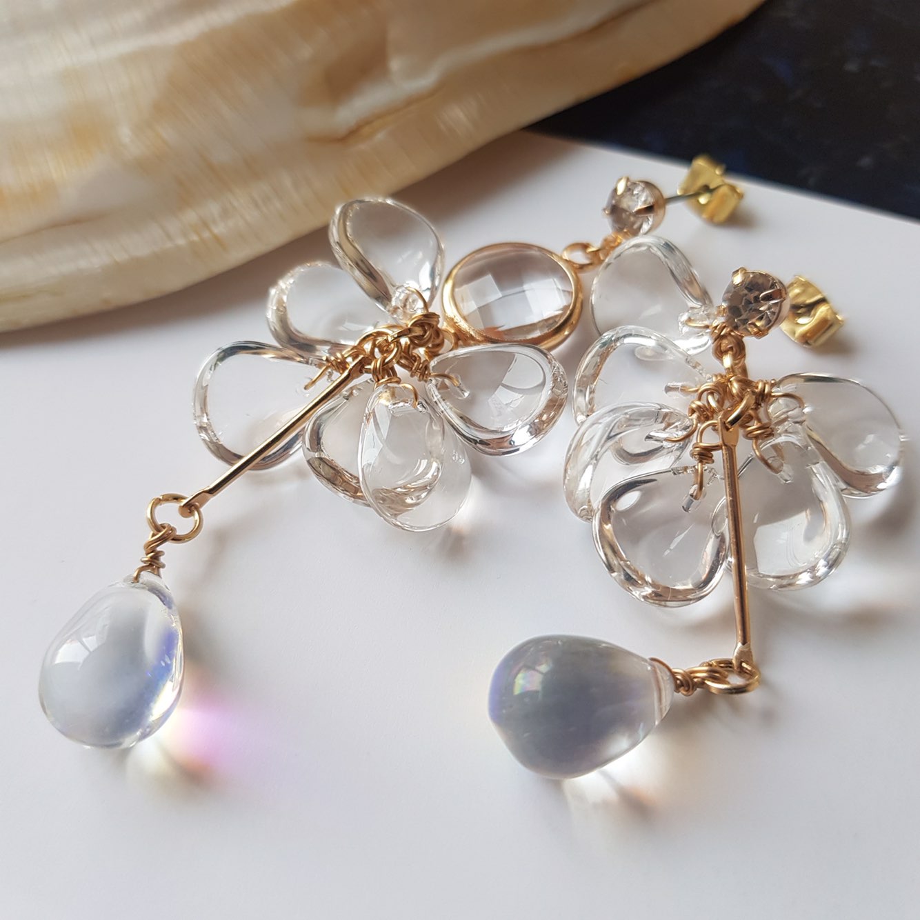 <b><p>Whistle Glass Unknown Drop Earrings Feme</p></b><b><p>ホイッスル グラス オンバル ドロップイヤリング フェミニンが 感性ムード シックな</p></b><br /><br /><p align='center'>