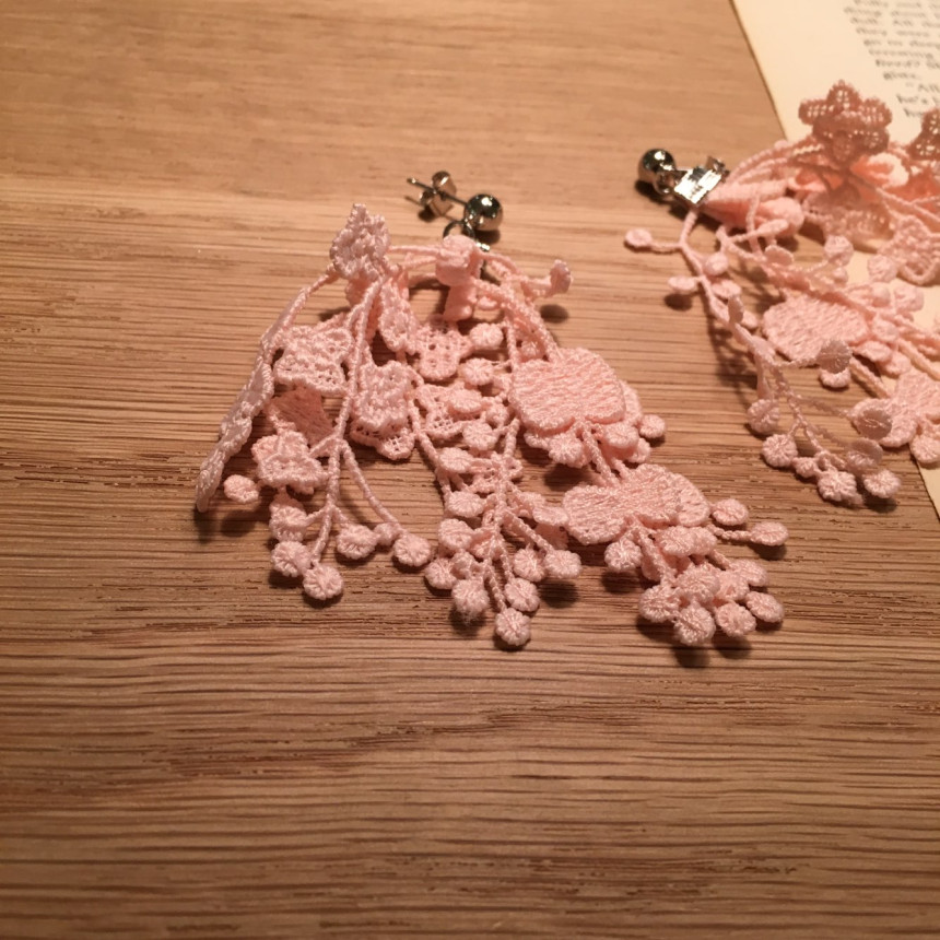 <b><p>You Girl race Drop Earrings 4color ea mantic</p></b><b><p>ユアガール レース ドロップイヤリング 4色 ロマンチック 女性 コーディネート</p></b><br /><br /><p align='center'>