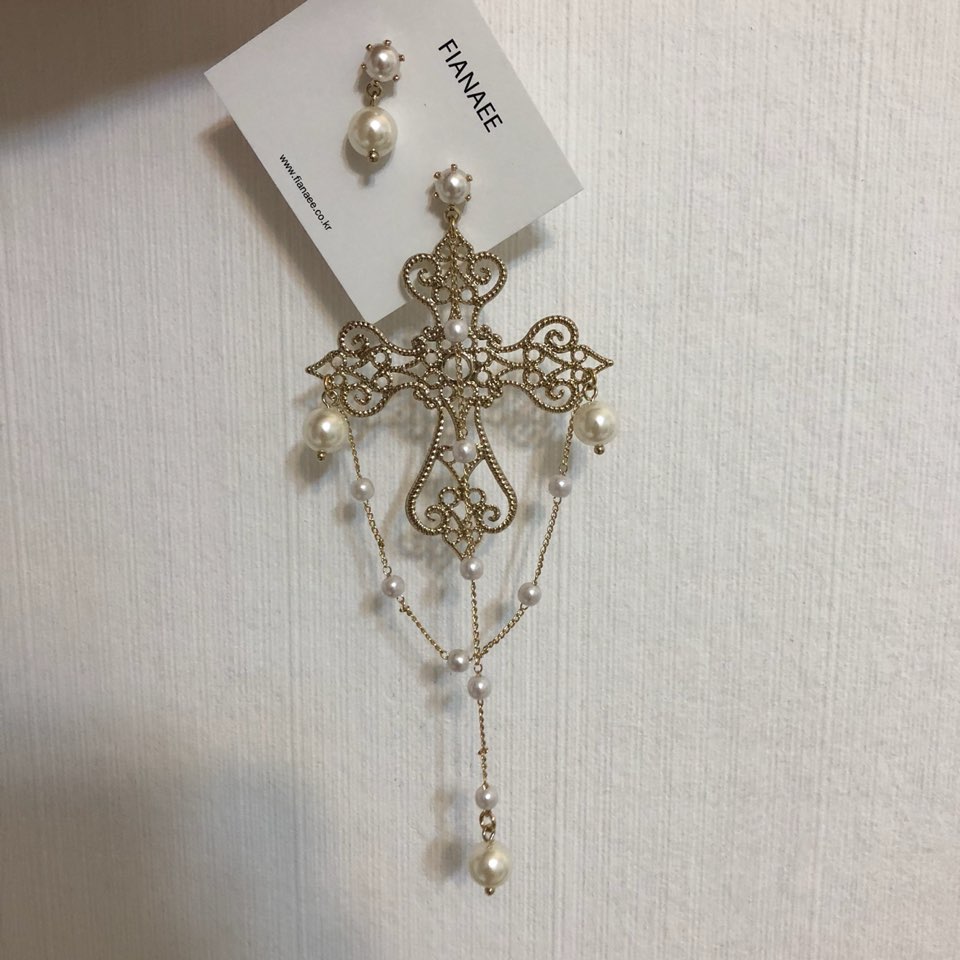 <b><p>Piña Big size Cross Pearl ring fianaee Allergy</p></b><b><p>ピアはい ビッグサイズ 十字 真珠 イヤリング フィアナリー 無アレルギー 大きな</p></b><br /><br /><p align='center'>