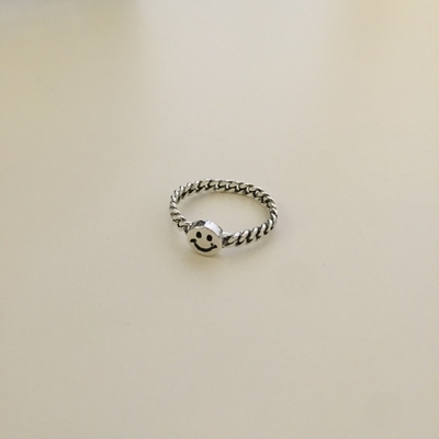 <b><p>smile chain Sver 925 rg day Eun Ji cute Accessorie</p></b><b><p>スマイル チェーン シルバー925リング デイリー ウンジ かわいい アクセサ ジュエモール</p></b><br /><br /><p align='center'>