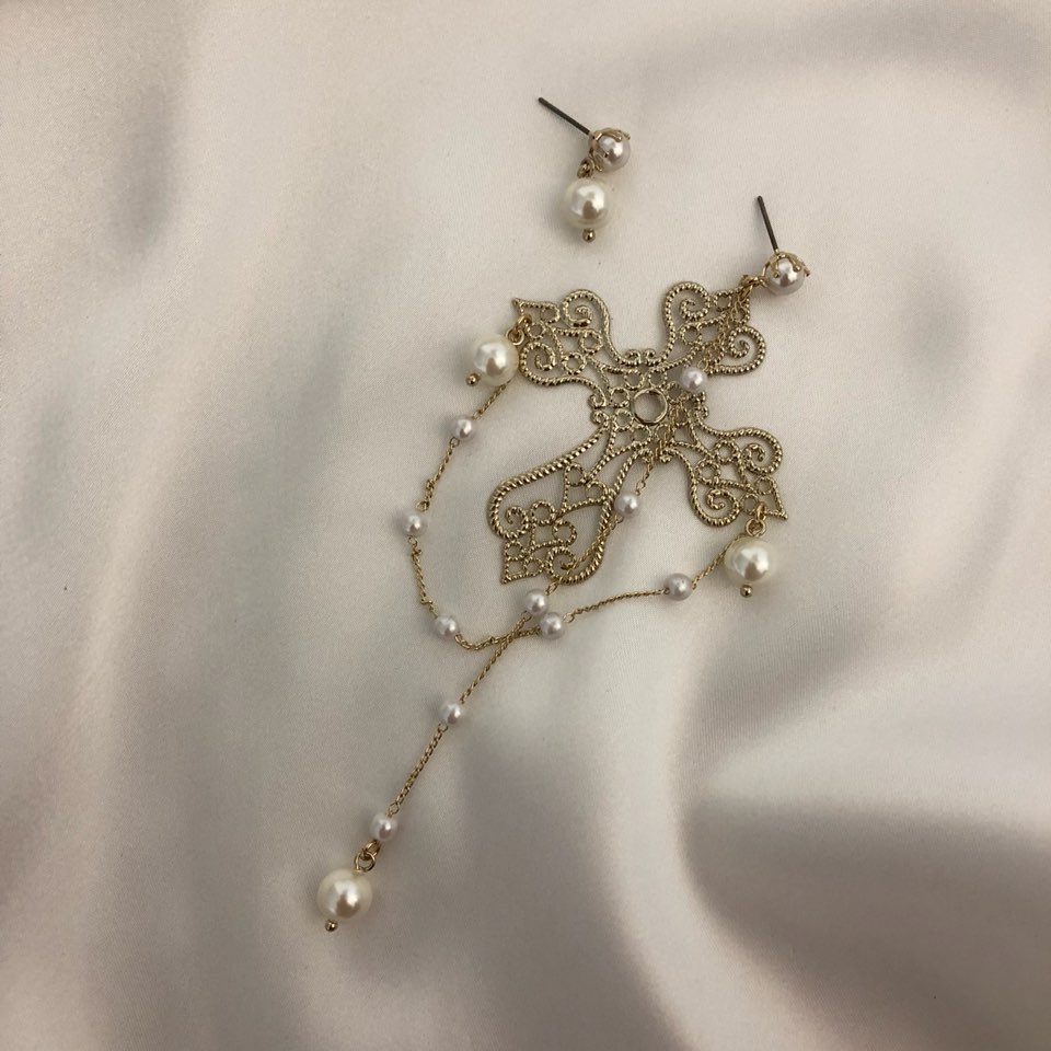 <b><p>Piña Big size Cross Pearl ring fianaee Allergy</p></b><b><p>ピアはい ビッグサイズ 十字 真珠 イヤリング フィアナリー 無アレルギー 大きな</p></b><br /><br /><p align='center'>