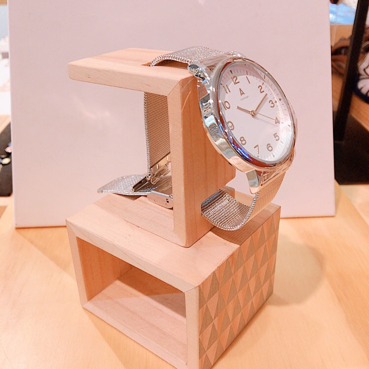 <b><p>ACCENT Monolith couple Mesh watch AAW04MSCMQ22-SI</p></b><b><p>アクセント モノリス カップル メッシュウォッチ AAW04MSCMQ22-SI</p></b><br /><br /><p align='center'>