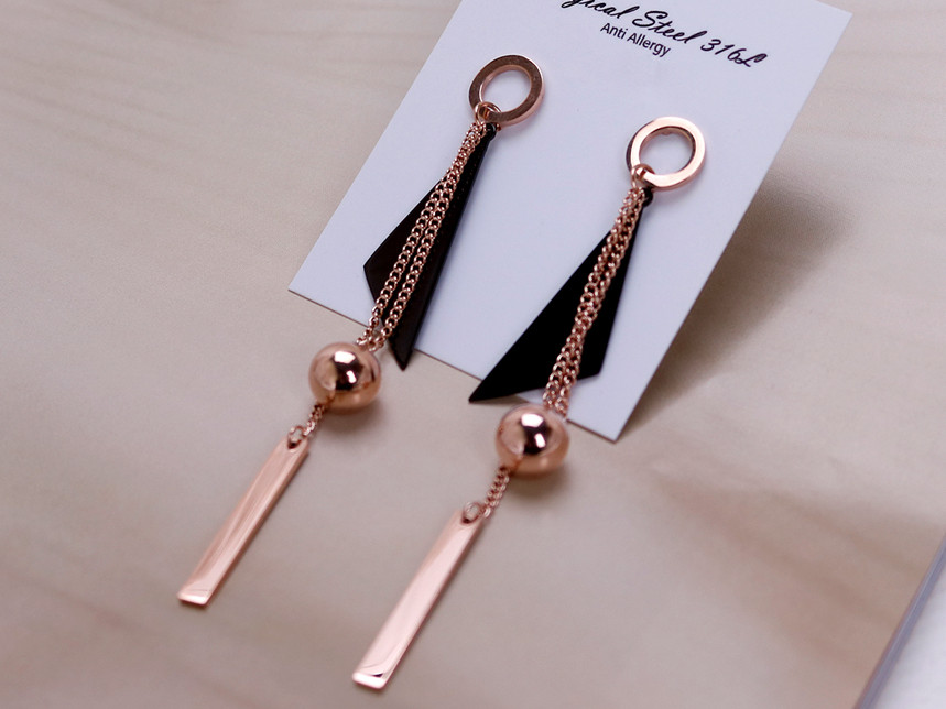 <b><p>Haan Surge Steel earring titium staless Simp</p></b><b><p>しオンドゥ 書かれているカールスチール イヤリング チタン ステンレス シンプルな</p></b><br /><br /><p align='center'>