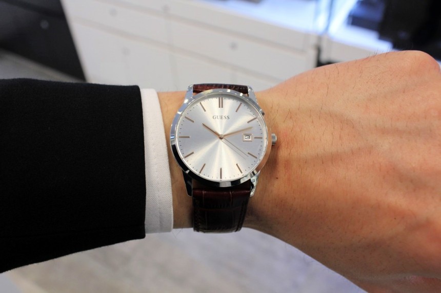 <b><p>Gustuts GUESS Men's dress line CAMDEN</p></b><b><p>がシュトゥッズ 推測 メンズ ドレス ライン CAMDEN ブラウン 革バンドの腕時計</p></b><br /><br /><p align='center'>