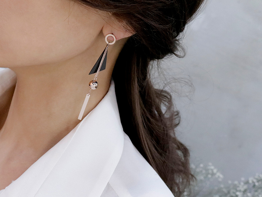 <b><p>Haan Surge Steel earring titium staless Simp</p></b><b><p>しオンドゥ 書かれているカールスチール イヤリング チタン ステンレス シンプルな</p></b><br /><br /><p align='center'>