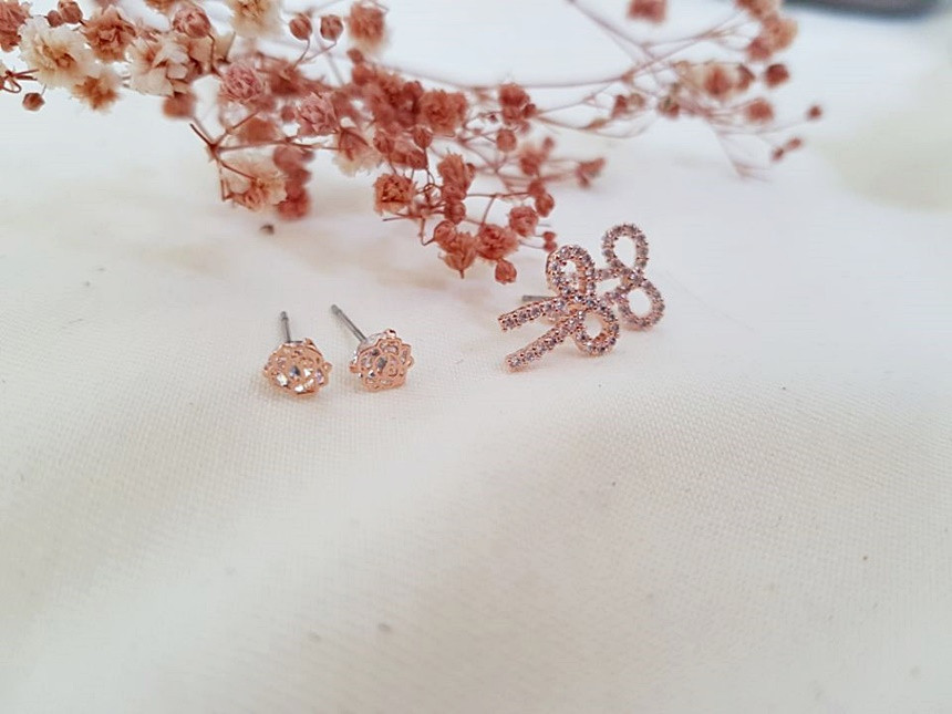 <b><p>flower Dp Silv fing Cubic earr set Spr Statue</p></b><b><p>フラワー ドロップ ウンチム キュービック イヤリング セット 春身上ワンピース</p></b><br /><br /><p align='center'>