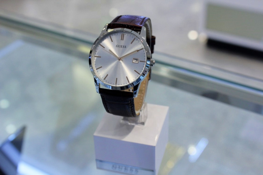 <b><p>Gustuts GUESS Men's dress line CAMDEN</p></b><b><p>がシュトゥッズ 推測 メンズ ドレス ライン CAMDEN ブラウン 革バンドの腕時計</p></b><br /><br /><p align='center'>