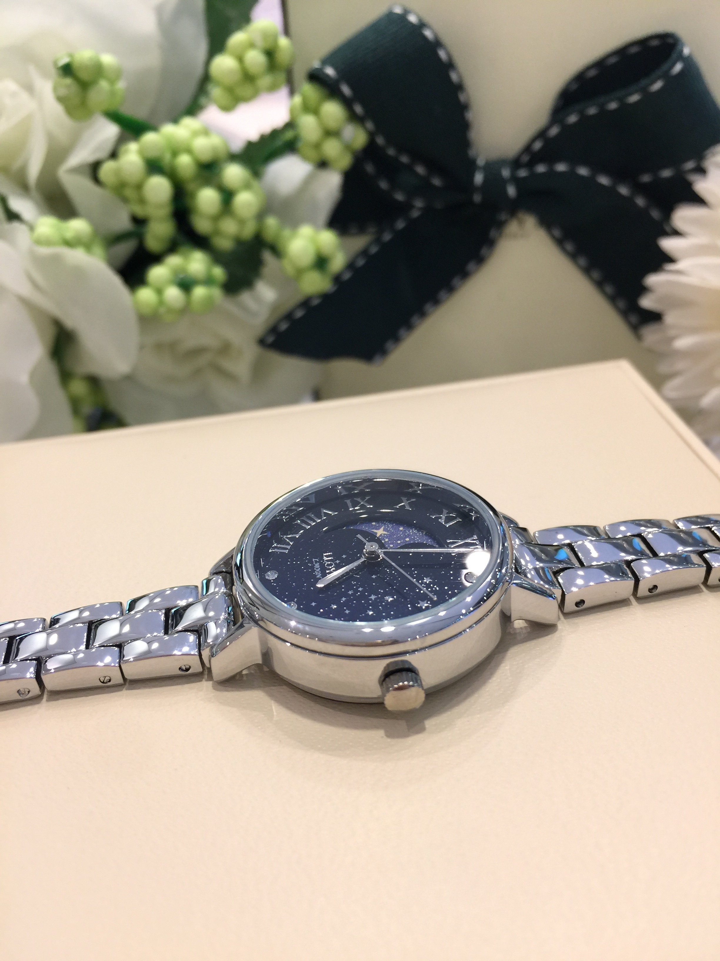 <b><p>Lloyd Sun Moon Gate female met cck LL2G18361CSS</p></b><b><p>ロイド ソンエンドア 女性 メタル 時計 LL2G18361CSS CGG 30代</p></b><br /><br /><p align='center'>