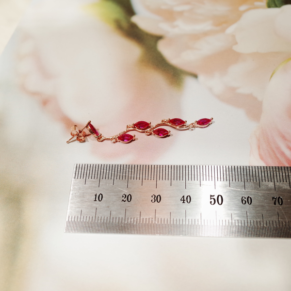 <b><p>Tulip Ruby cic Silver fing earr</p></b><b><p>チューリップ ルビーキビック ウンチム イヤリング</p></b><br /><br /><p align='center'>