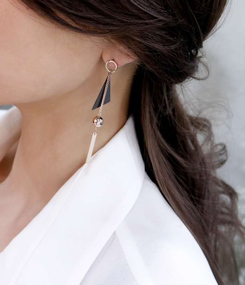 <b><p>Haan Surge Steel earring titium staless Simp</p></b><b><p>しオンドゥ 書かれているカールスチール イヤリング チタン ステンレス シンプルな</p></b><br /><br /><p align='center'>