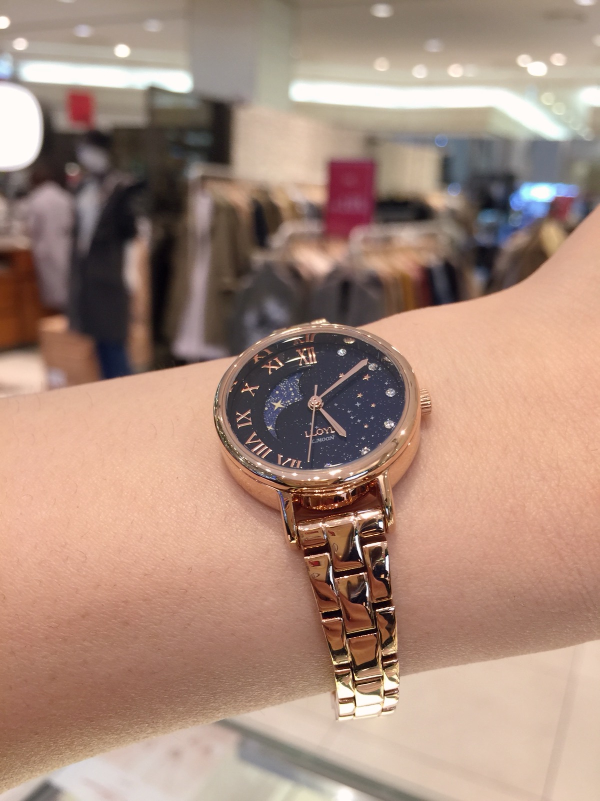 <b><p>Lloyd Sun Moon Gate female met cck LL2G18361CSS</p></b><b><p>ロイド ソンエンドア 女性 メタル 時計 LL2G18361CSS CGG 30代</p></b><br /><br /><p align='center'>