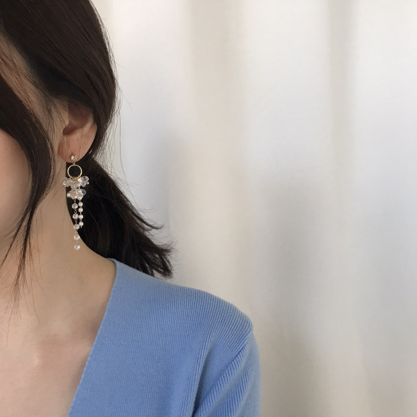 <b><p>Soy crystal Drop Earrings 3color Pot Feme</p></b><b><p>ソイ クリスタル ドロップイヤリング 3色 ポイントが フェミニンコーディネート</p></b><br /><br /><p align='center'>