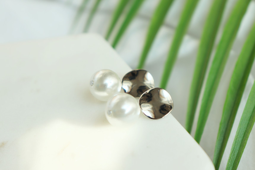 <b><p>simple Pearl Drop Erings Bold Fashionab styl</p></b><b><p>シンプル 真珠 ドロップイヤリング ボールドた ファッショナブルなスタイ 女性な雰囲気</p></b><br /><br /><p align='center'>