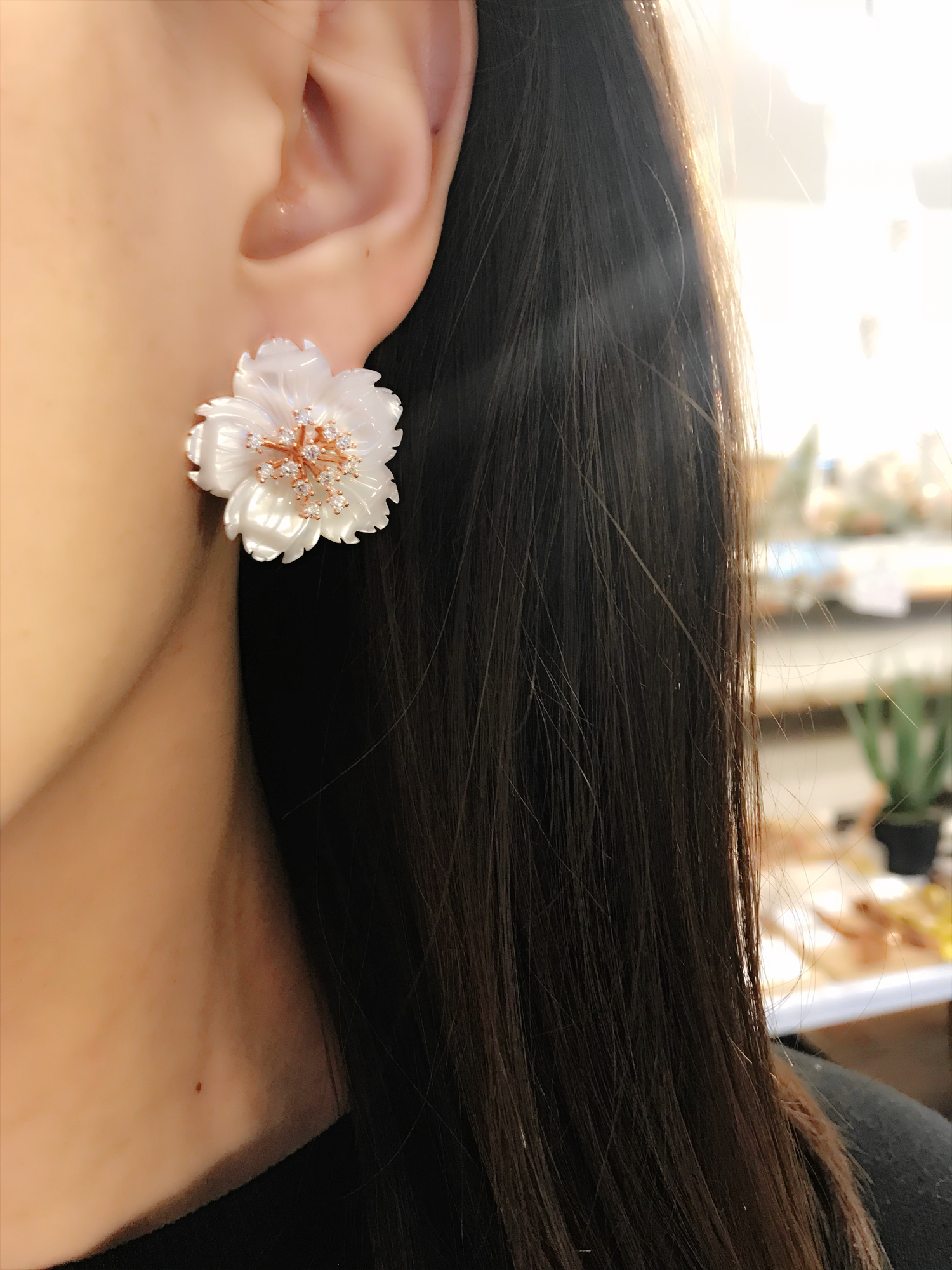 <b><p>Bling Mother-Daughter Cry ossom Silv Needle</p></b><b><p>ブリンブリン 螺鈿 桜 純銀製針 イヤグ 第588号 結婚式 花びら ホワイトフラワー</p></b><br /><br /><p align='center'>