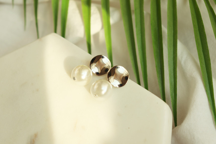 <b><p>simple Pearl Drop Erings Bold Fashionab styl</p></b><b><p>シンプル 真珠 ドロップイヤリング ボールドた ファッショナブルなスタイ 女性な雰囲気</p></b><br /><br /><p align='center'>