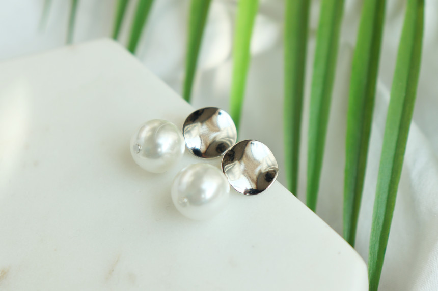 <b><p>simple Pearl Drop Erings Bold Fashionab styl</p></b><b><p>シンプル 真珠 ドロップイヤリング ボールドた ファッショナブルなスタイ 女性な雰囲気</p></b><br /><br /><p align='center'>