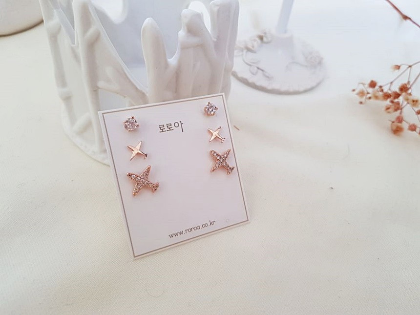 <b><p>flower Dp Silv fing Cubic earr set Spr Statue</p></b><b><p>フラワー ドロップ ウンチム キュービック イヤリング セット 春身上ワンピース</p></b><br /><br /><p align='center'>