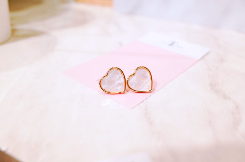 <b><p>Blury simple heart ring</p></b><b><p>アセンブリ シンプル ハート イヤリング</p></b><br /><br /><p align='center'>