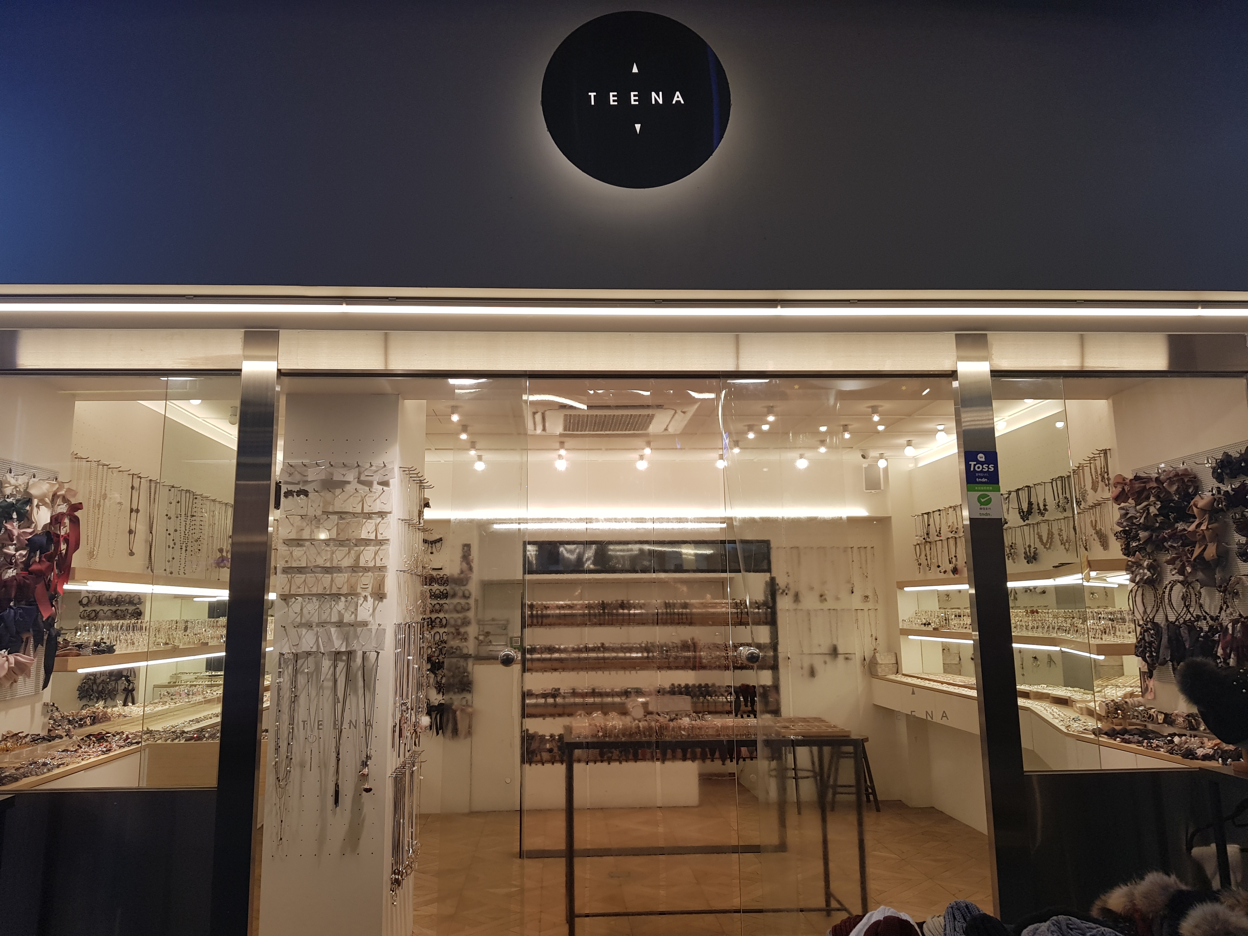 <b><p>square acryl ering Clean ste Modn Rish Eag</p></b><b><p>スクエア アクリル グィチ イヤリング すっきりとしたスタイル モダンな リッシュな</p></b><br /><br /><p align='center'>