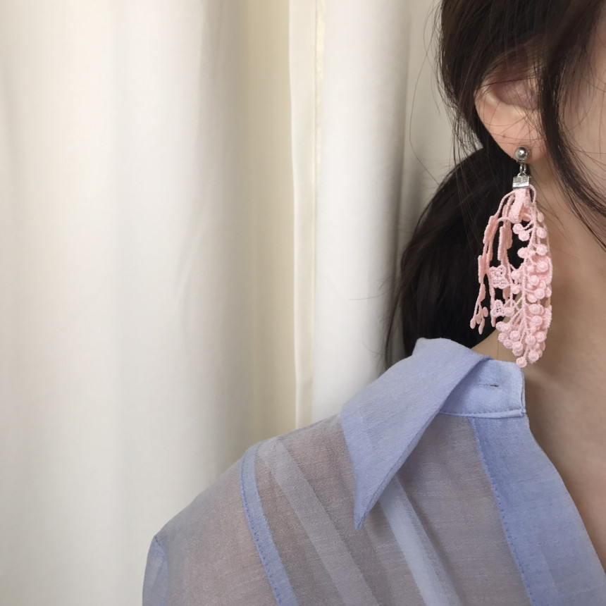 <b><p>You Girl race Drop Earrings 4color ea mantic</p></b><b><p>ユアガール レース ドロップイヤリング 4色 ロマンチック 女性 コーディネート</p></b><br /><br /><p align='center'>