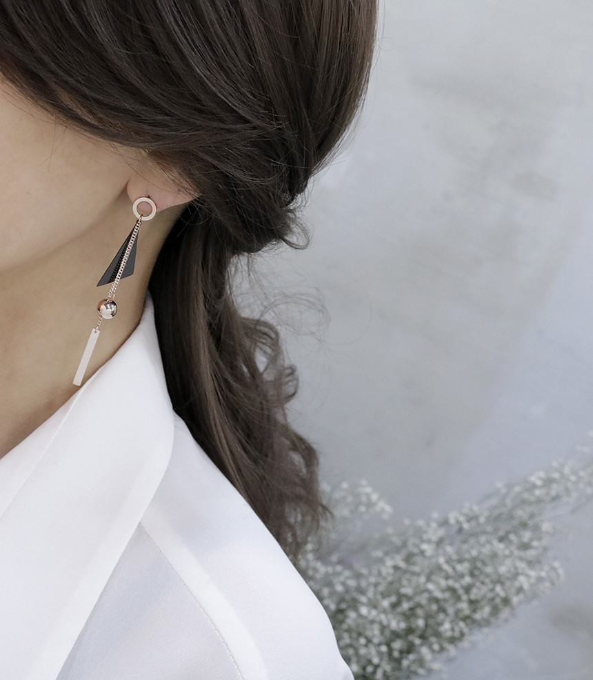 <b><p>Haan Surge Steel earring titium staless Simp</p></b><b><p>しオンドゥ 書かれているカールスチール イヤリング チタン ステンレス シンプルな</p></b><br /><br /><p align='center'>