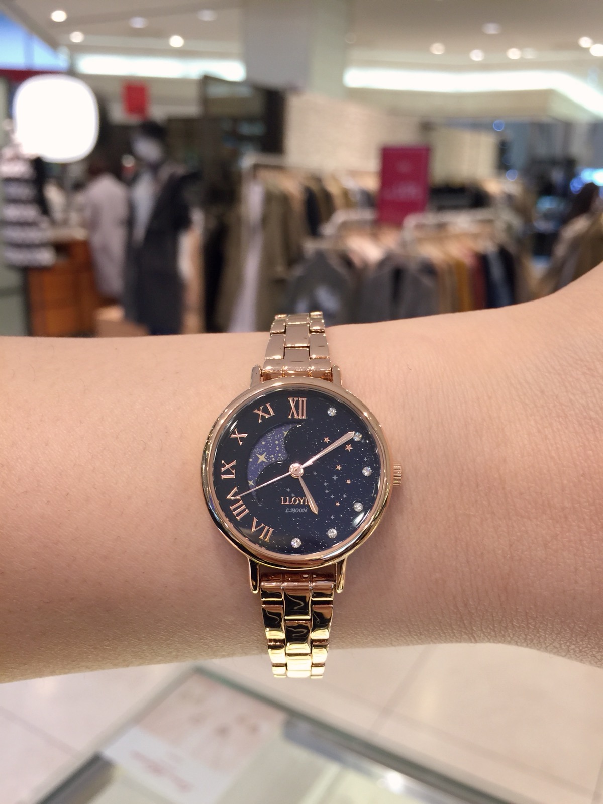 <b><p>Lloyd Sun Moon Gate female met cck LL2G18361CSS</p></b><b><p>ロイド ソンエンドア 女性 メタル 時計 LL2G18361CSS CGG 30代</p></b><br /><br /><p align='center'>