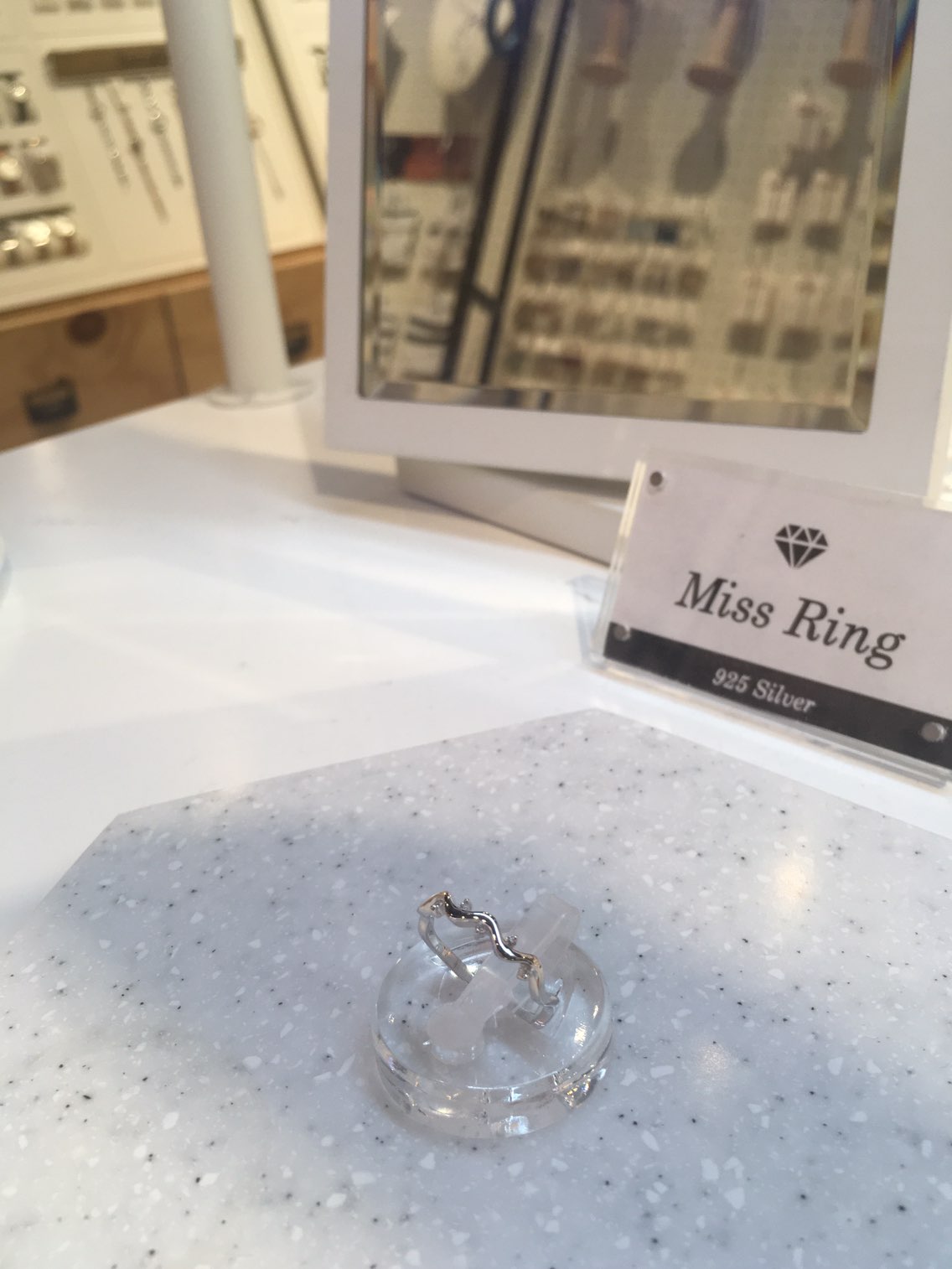 <b><p>물결링_CT ASRS5B018R Girl coordination Everyday</p></b><b><p>水晶リング_CT ASRS5B018R 女性コーディネート 日常のファッション 春</p></b><br /><br /><p align='center'>