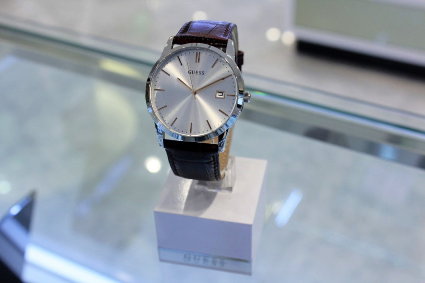 <b><p>Gustuts GUESS Men's dress line CAMDEN</p></b><b><p>がシュトゥッズ 推測 メンズ ドレス ライン CAMDEN ブラウン 革バンドの腕時計</p></b><br /><br /><p align='center'>