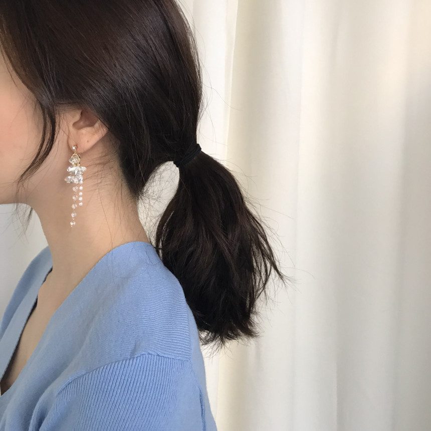 <b><p>Soy crystal Drop Earrings 3color Pot Feme</p></b><b><p>ソイ クリスタル ドロップイヤリング 3色 ポイントが フェミニンコーディネート</p></b><br /><br /><p align='center'>