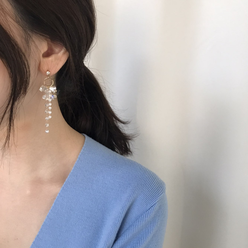 <b><p>Soy crystal Drop Earrings 3color Pot Feme</p></b><b><p>ソイ クリスタル ドロップイヤリング 3色 ポイントが フェミニンコーディネート</p></b><br /><br /><p align='center'>