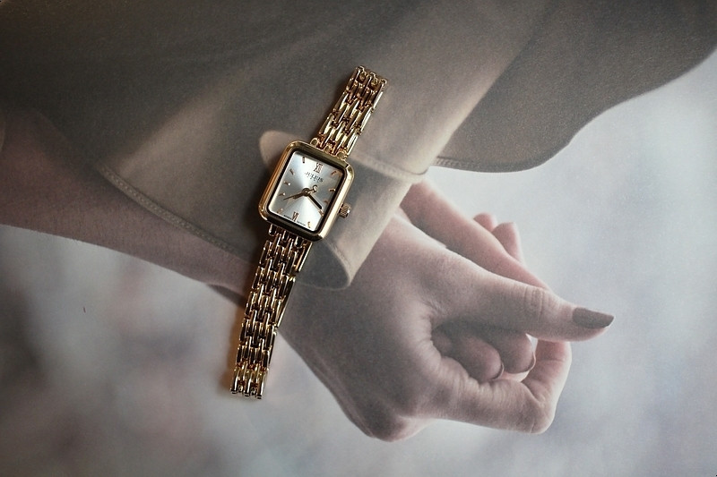 <b><p>square Classy tal Rose Gold feme watch fhion</p></b><b><p>正方形 クラス時 メタル ローズゴールド 女性 腕時計 ファッション ギフト</p></b><br /><br /><p align='center'>