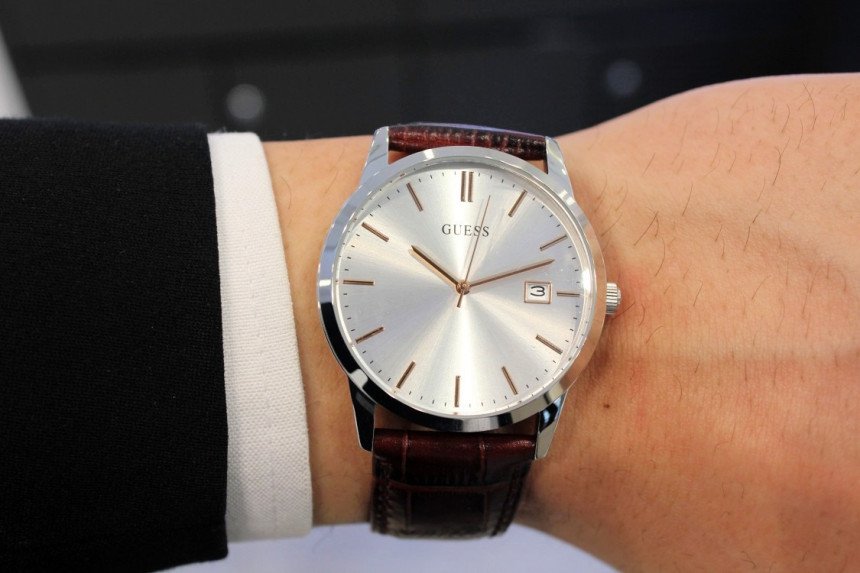 <b><p>Gustuts GUESS Men's dress line CAMDEN</p></b><b><p>がシュトゥッズ 推測 メンズ ドレス ライン CAMDEN ブラウン 革バンドの腕時計</p></b><br /><br /><p align='center'>